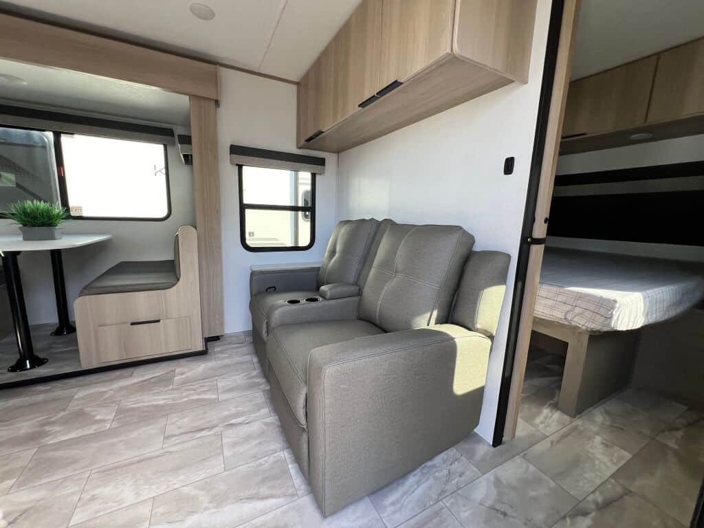 2025-Dutchmen-Kodiak-Ultra-Lite-242RBSL-Travel-Trailer-Stock-S672-on-sale-at-Poulsbo-RV-5.jpg