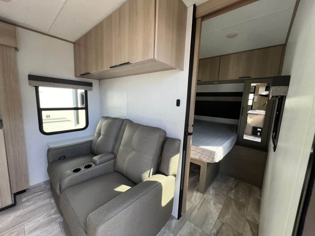2025-Dutchmen-Kodiak-Ultra-Lite-242RBSL-Travel-Trailer-Stock-S672-on-sale-at-Poulsbo-RV-6.jpg
