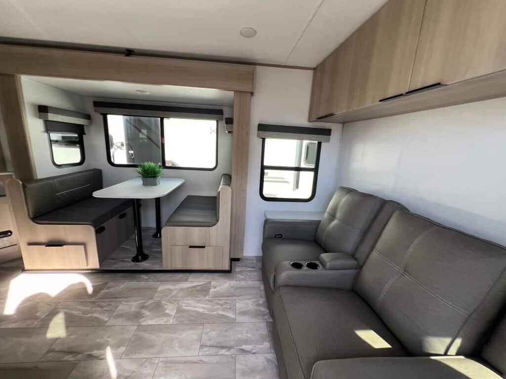 2025-Dutchmen-Kodiak-Ultra-Lite-242RBSL-Travel-Trailer-Stock-S672-on-sale-at-Poulsbo-RV-7.jpg