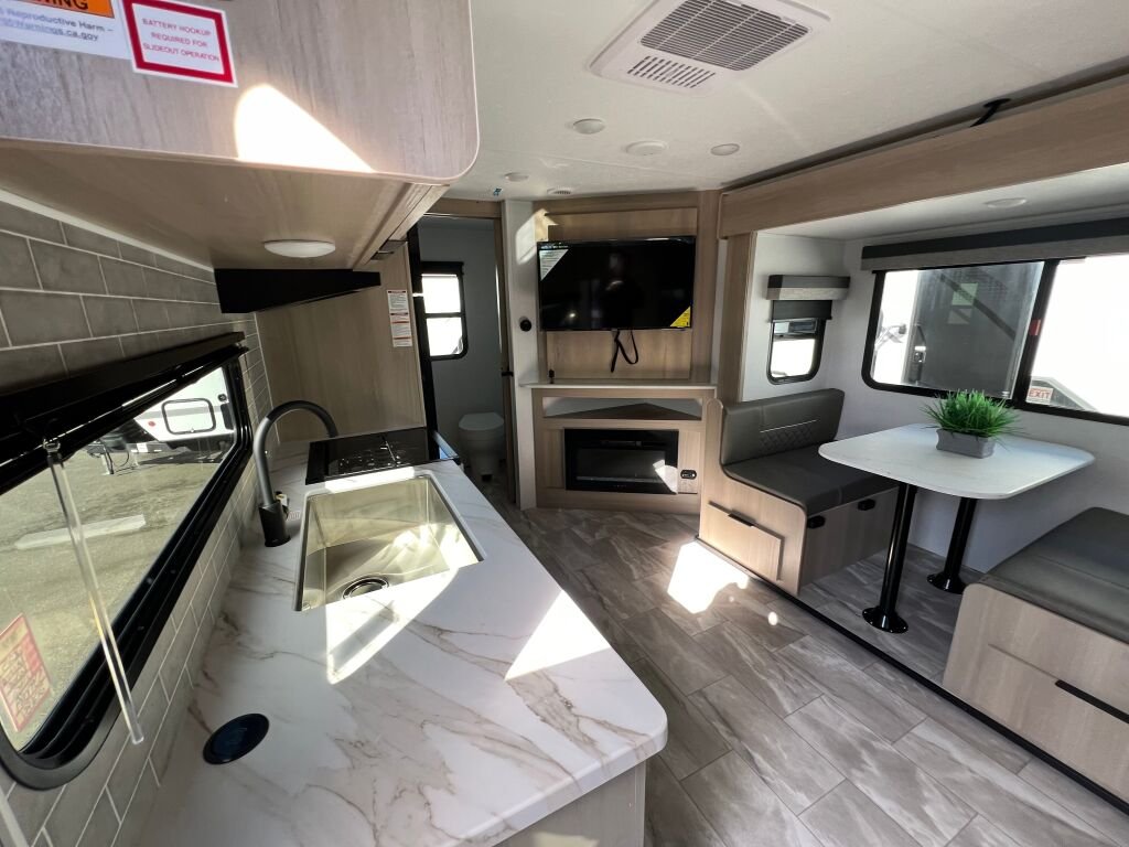 2025-Dutchmen-Kodiak-Ultra-Lite-242RBSL-Travel-Trailer-Stock-S672-on-sale-at-Poulsbo-RV-9.jpg