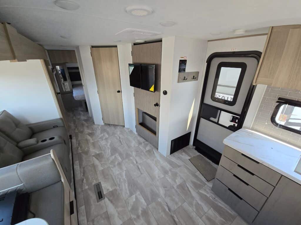 2025-Dutchmen-Kodiak-Ultra-Lite-257RKSL-Travel-Trailer-Stock-M3499-on-sale-at-Poulsbo-RV-5.jpg