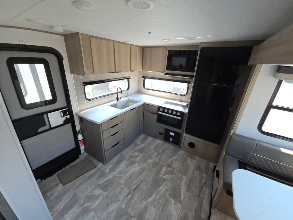 2025-Dutchmen-Kodiak-Ultra-Lite-257RKSL-Travel-Trailer-Stock-M3499-on-sale-at-Poulsbo-RV-6.jpg