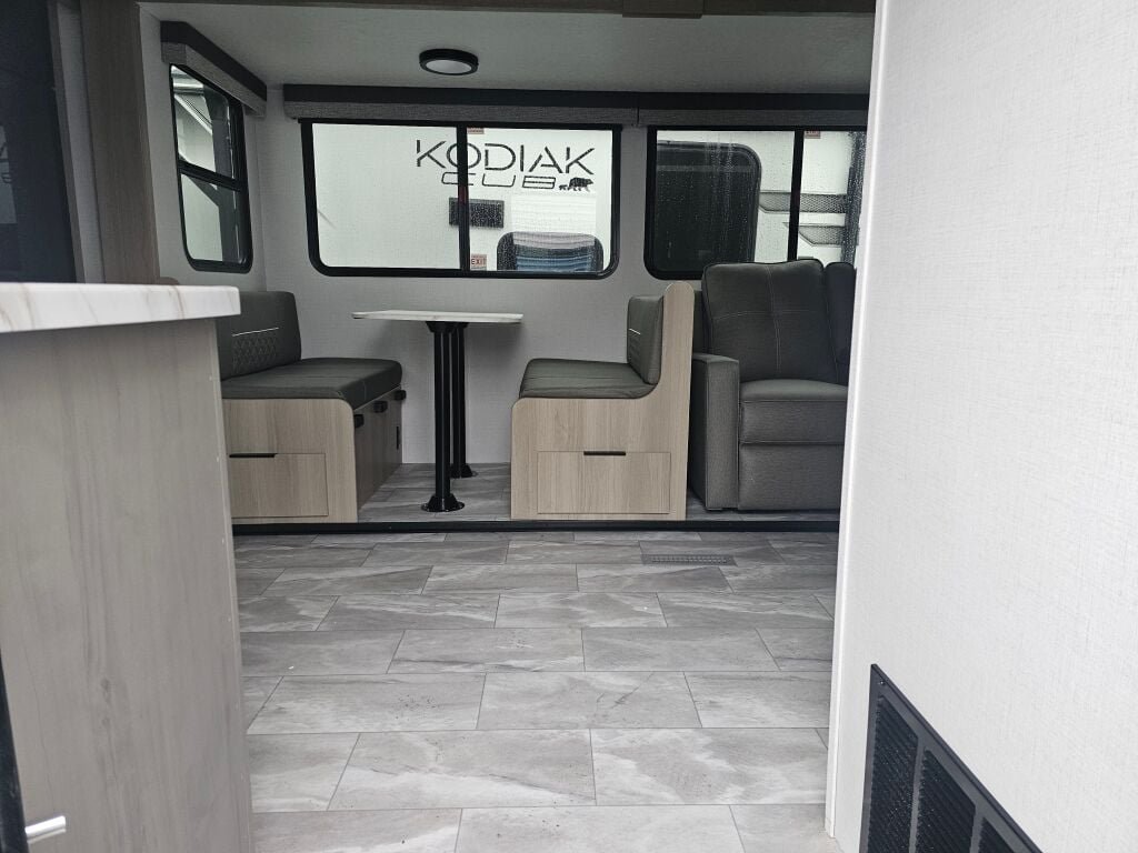 2025-Dutchmen-Kodiak-Ultra-Lite-257RKSL-Travel-Trailer-Stock-S673-on-sale-at-Poulsbo-RV-5.jpg