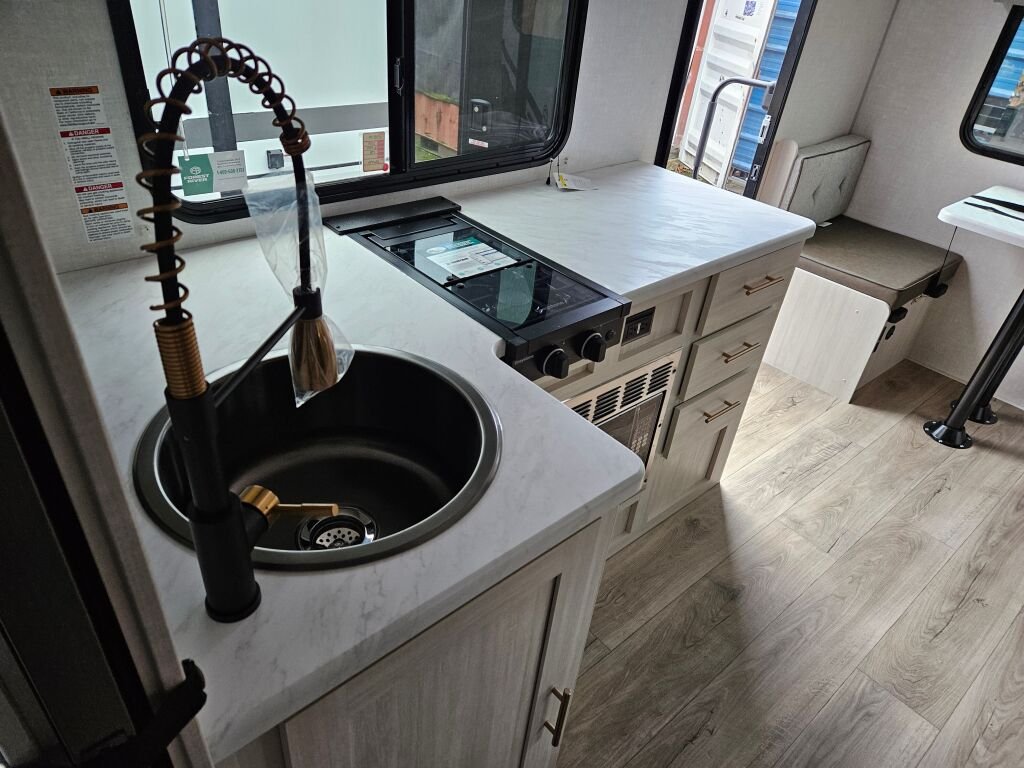 2025-Forest-River-R-Pod-RP-198-Travel-Trailer-Stock-E5829-on-sale-at-Poulsbo-RV-10.jpg