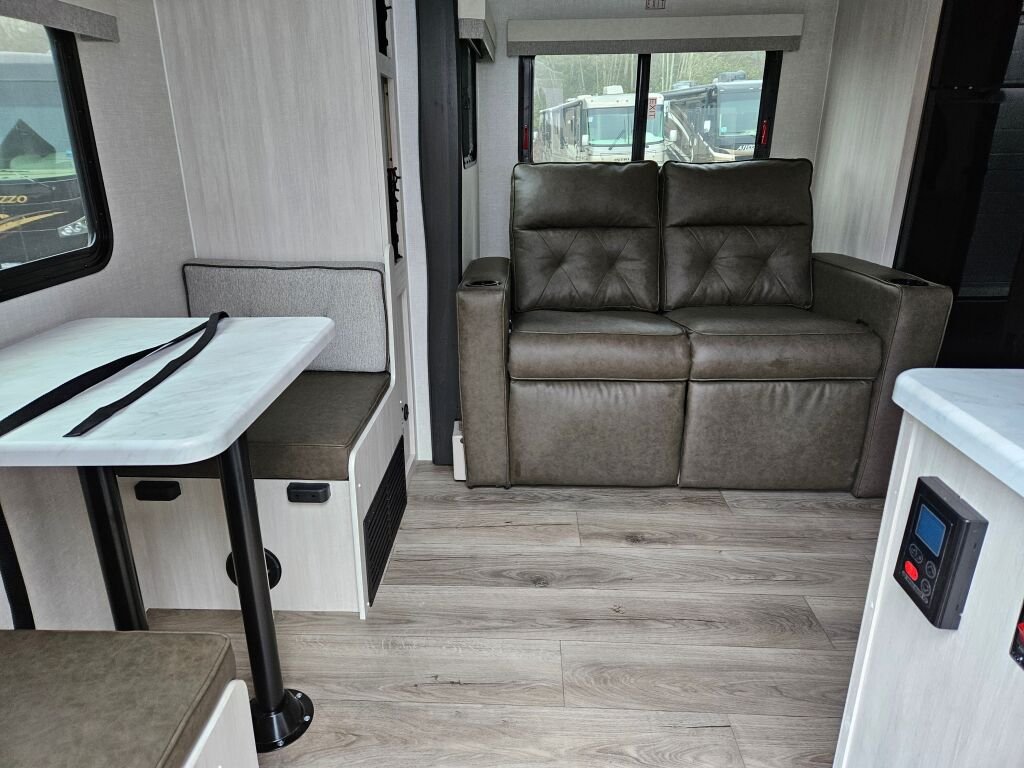 2025-Forest-River-R-Pod-RP-198-Travel-Trailer-Stock-E5829-on-sale-at-Poulsbo-RV-4.jpg