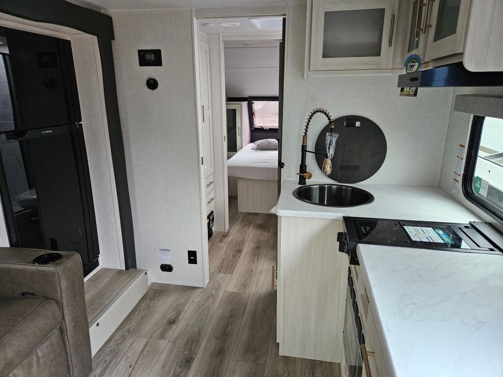 2025-Forest-River-R-Pod-RP-198-Travel-Trailer-Stock-E5829-on-sale-at-Poulsbo-RV-5.jpg