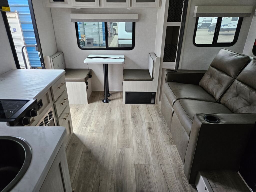 2025-Forest-River-R-Pod-RP-198-Travel-Trailer-Stock-E5829-on-sale-at-Poulsbo-RV-9.jpg