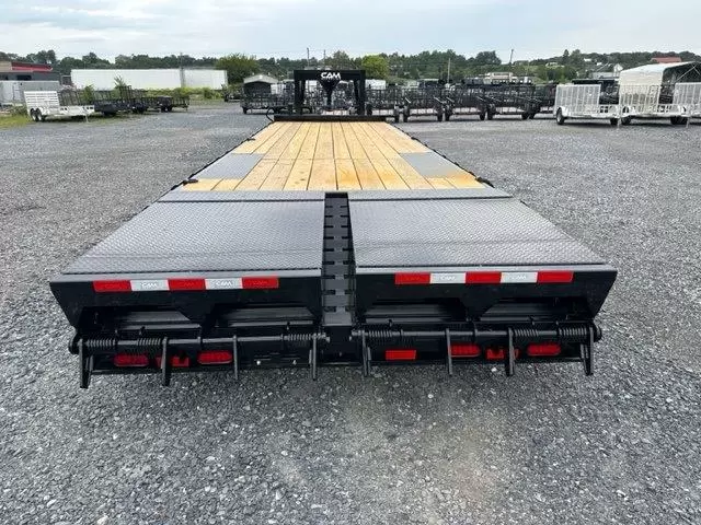 Cam-Superline-8.5×30-Gooseneck-Deckover-Equipment-Trailer-Full-Width-Ramps-Self-Clean-Beavertail-1-1.webp